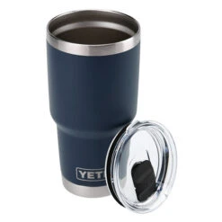 Yeti Coolers RAMBLER 30 OZ TUMBLER Thermobecher NAVY -CampWelt Verkäufe 5637939095 c rambler 30 oz tumbler yeti coolers 24
