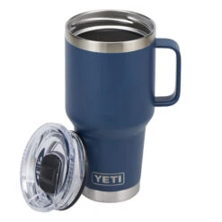 Yeti Coolers RAMBLER 30 OZ TRAVEL MUG Thermobecher NAVY -CampWelt Verkäufe 5638083762 c rambler 30 oz travel mug yeti coolers 24